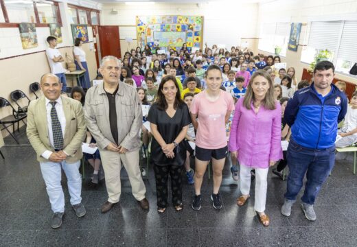Inés Rey felicita ao alumnado do CEIP San Francisco Xabier pola súa implicación no programa ‘Titoría entre iguais’, ideado para evitar casos de acoso escolar